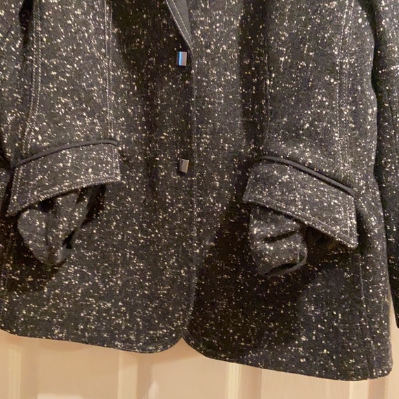 Weill - Picture 3 of 16